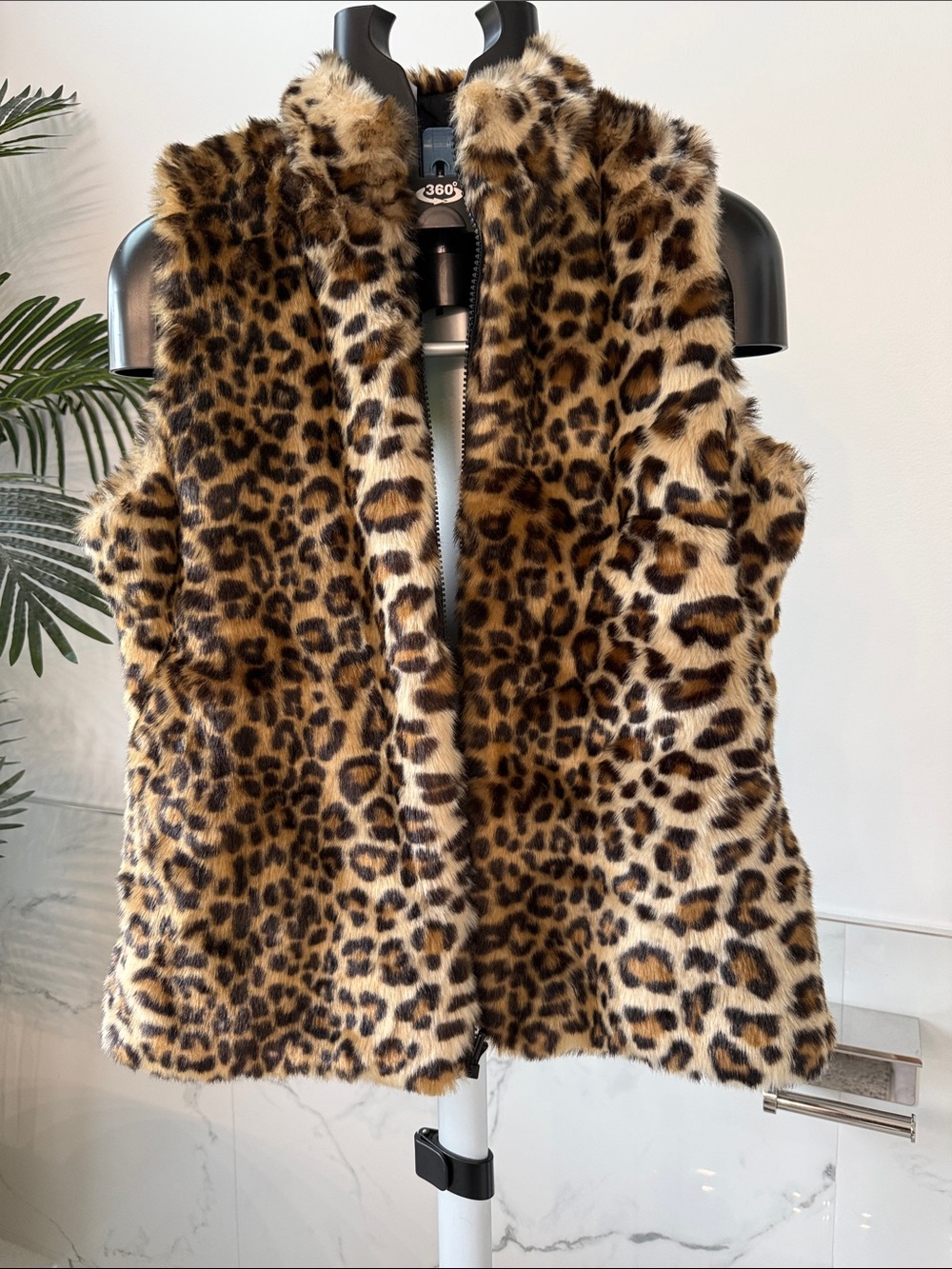 J.McLaughlin Reversible Leopard Faux Fur & Black Puffer Vest Size Small